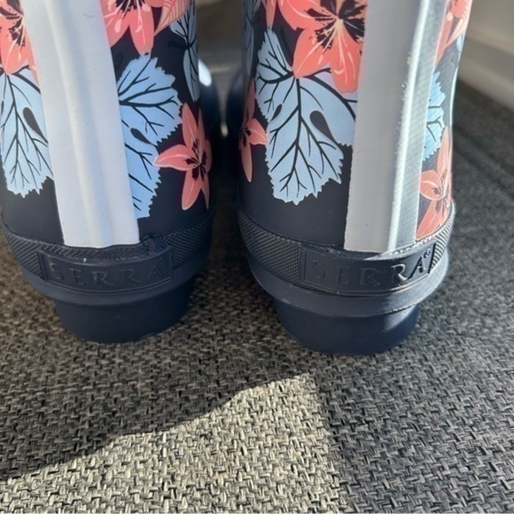💋NEW Serra rain boots 👢 floral navy 9 - Picture 3 of 16